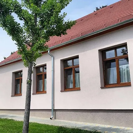 Monzi Apartmanház Apartamento Hévíz