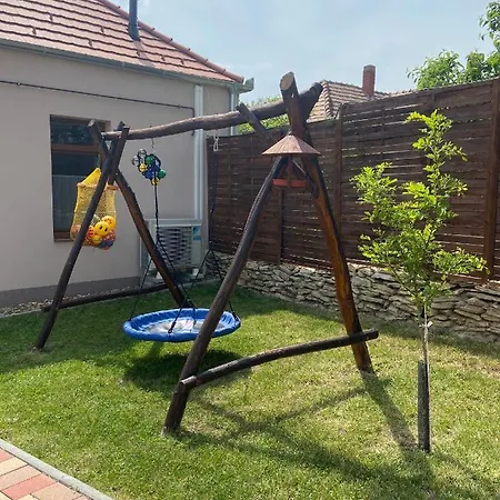 Monzi Apartmanház Apartamento Hévíz
