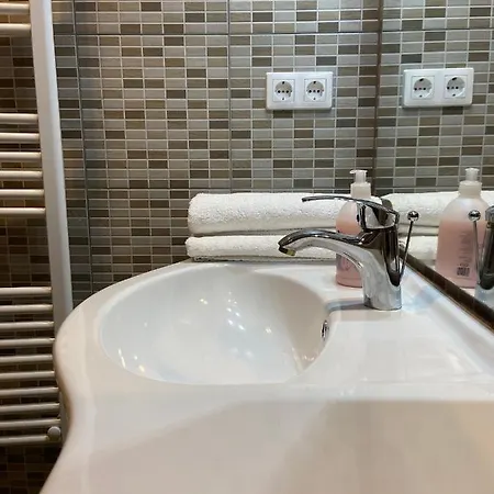Monzi Apartmanház *