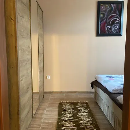 Monzi Apartmanház *