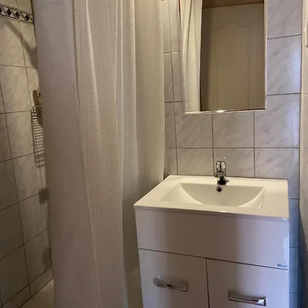 Apartamento Monzi Apartmanház