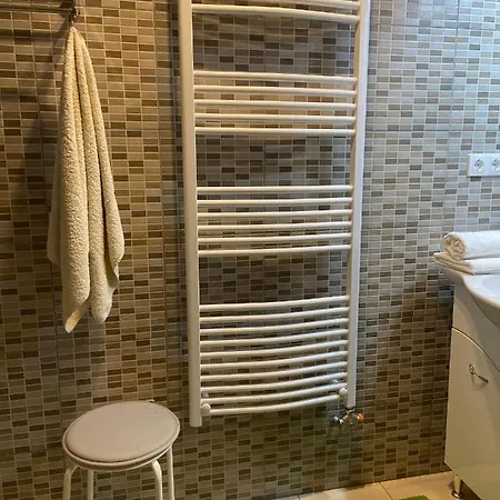 Monzi Apartmanház Apartamento