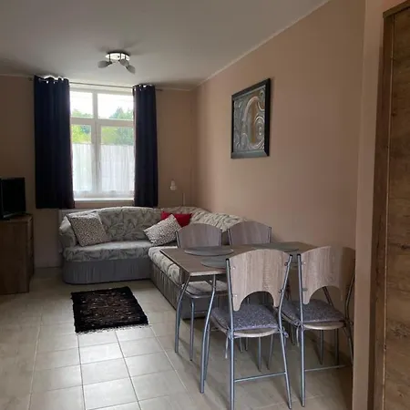 Monzi Apartmanház Apartamento Hévíz